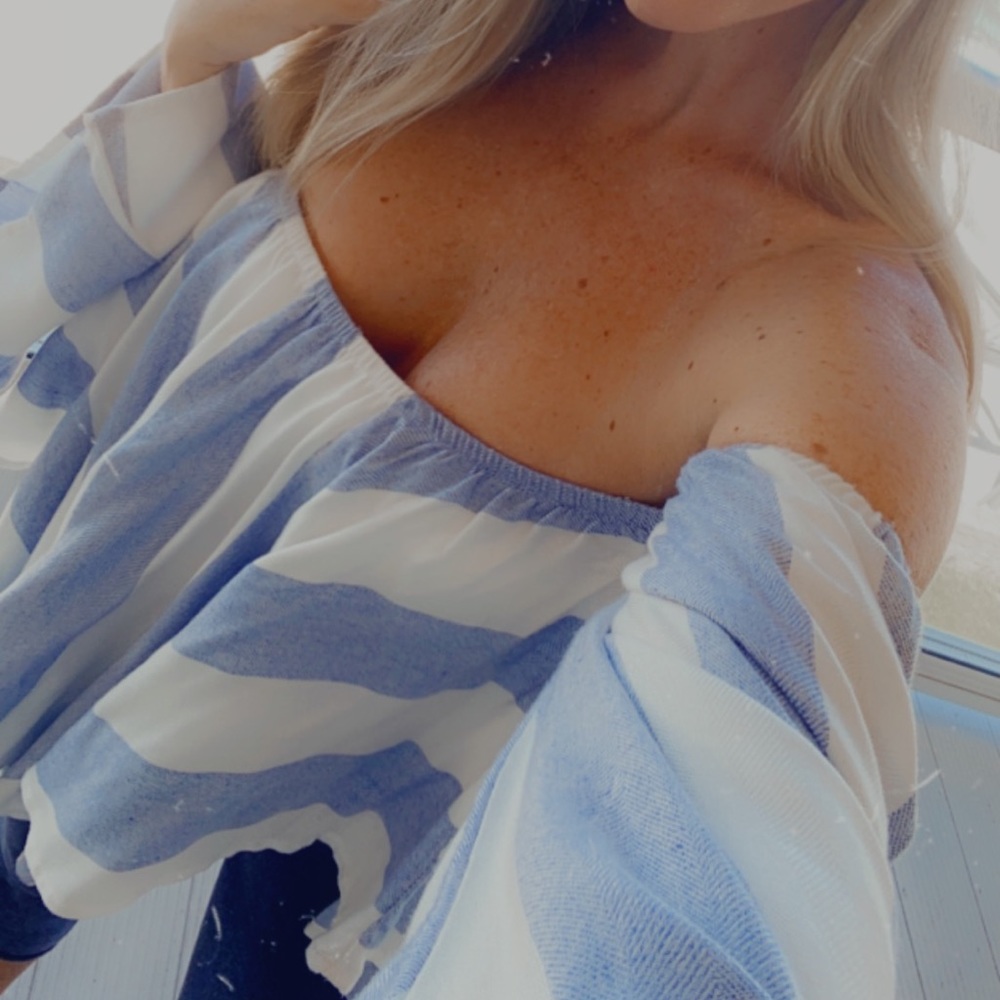 Cold shoulder handkerchief top